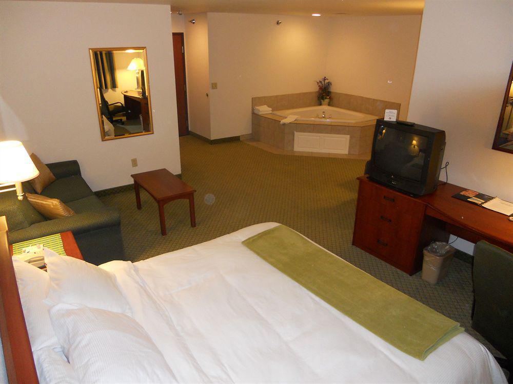 Crossings By Grandstay Inn & Suites Becker Buitenkant foto